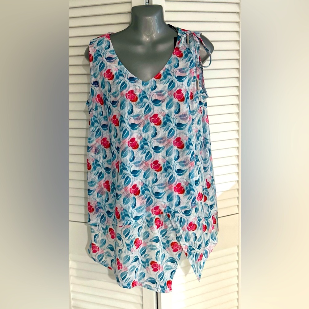 Miss Nikky medium NWT asymmetrical flattering flowy blue and rose print top